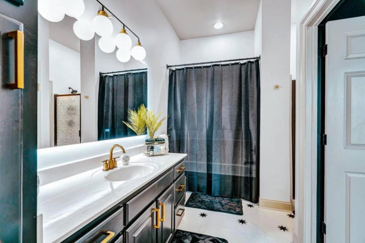 Stylish & Romantic Home, Long-Term Friendly, King Baton Rouge Buitenkant foto